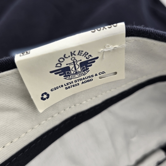 NWT Dockers Easy Khaki Cladsic Fit Pleated Wrinkle-Free Pants, Mens 36x30, Navy - Picture 5 of 16